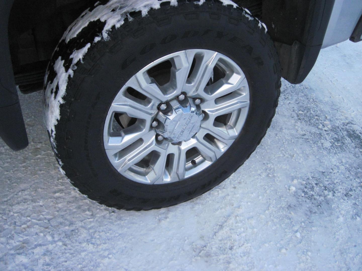 2021 silver /black GMC Sierra 2500HD Denali (1GT49REY0MF) , located at 9530 Old Seward Highway, Anchorage, AK, 99515, (907) 349-3343, 61.134140, -149.865570 - Low Miles on the GMC Sierra 2500 Denali Diesel. Come take a test drive. - Photo#4